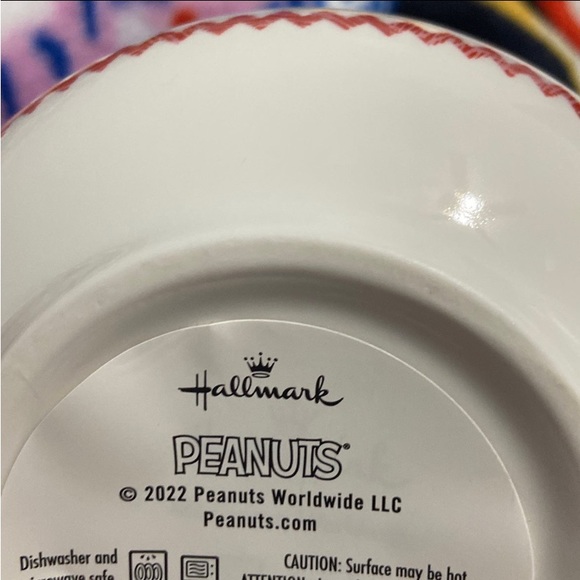 Hallmark Snoopy Joy Peanuts Oversized Holiday Mug NWT - Picture 4 of 4